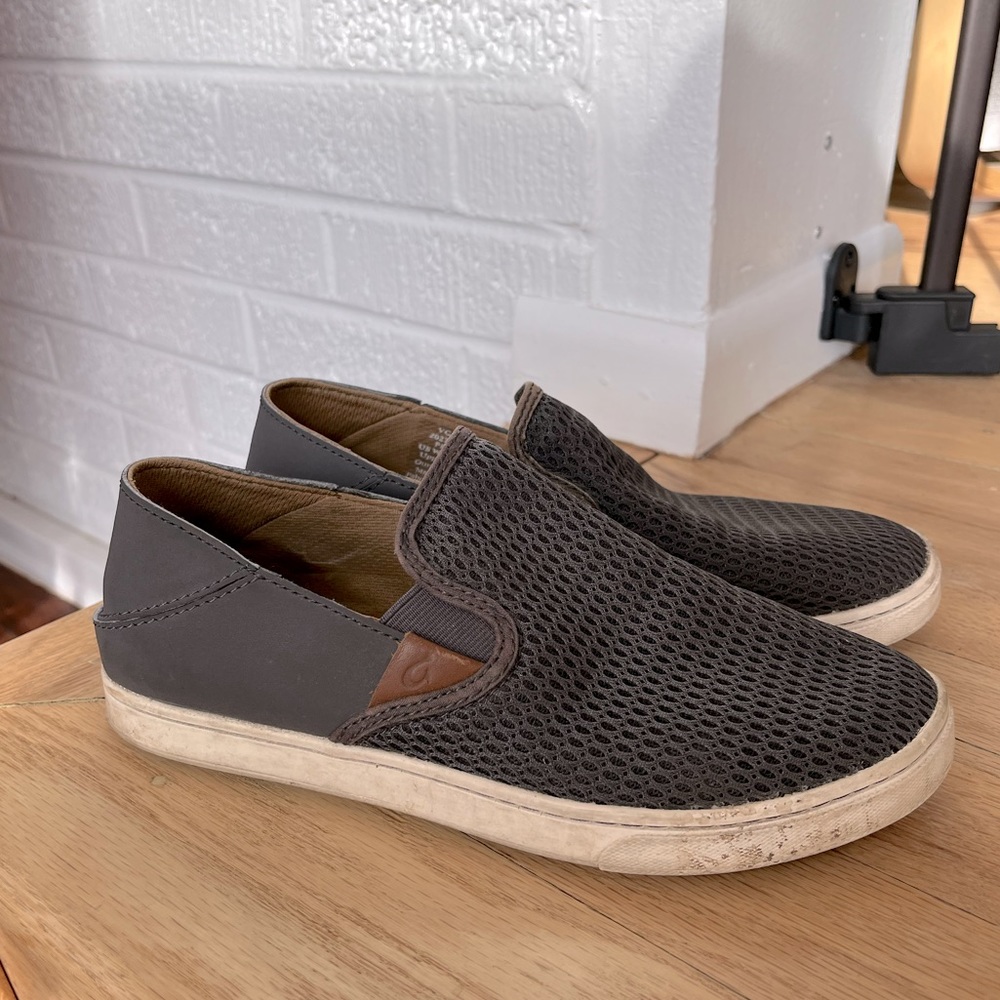 OLUKAI “Pehuea” Grey Pavement Slip on Shoes Size 7